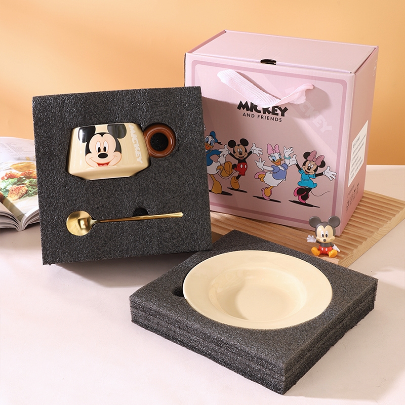 DISNEY MINNIE MOUSE & FRIENDS CUP AND SAUCER SET CHARMING COLLECTIBLE TEAWARE - MICKEY