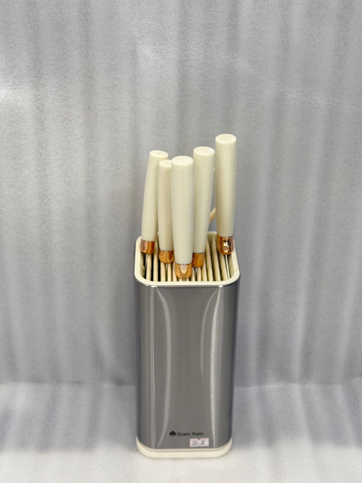 7-Piece Kitchen Knife Set With A Cylindrical Block Holder