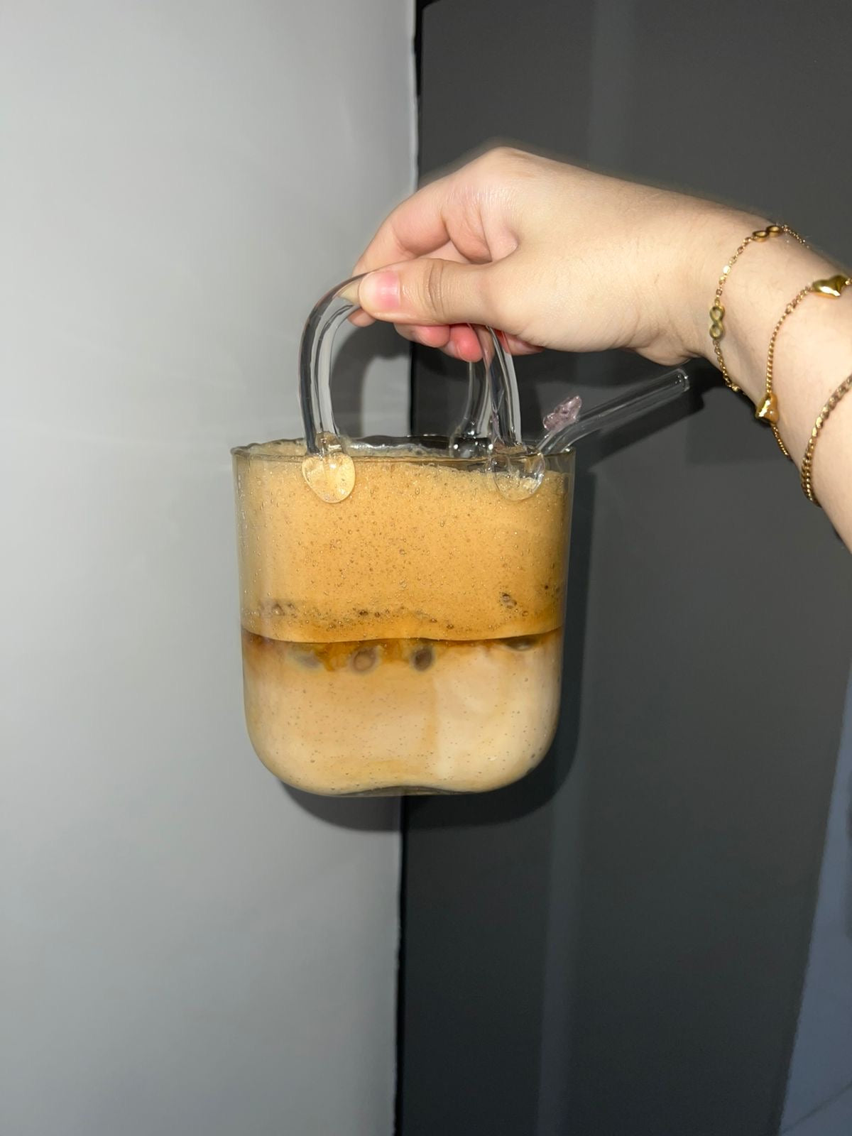 Aesthetic Handbag Shape Glass Tumbler for Iced Latte & Cold Drinks With Glass Straw | 600Ml