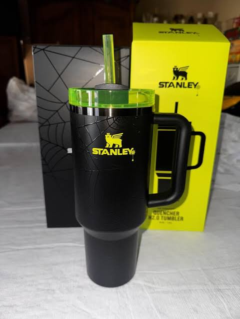 Stanley Halloween Web Glow Quencher H2.0 FlowState Tumbler 40oz Glow In The Dark Limited Edition