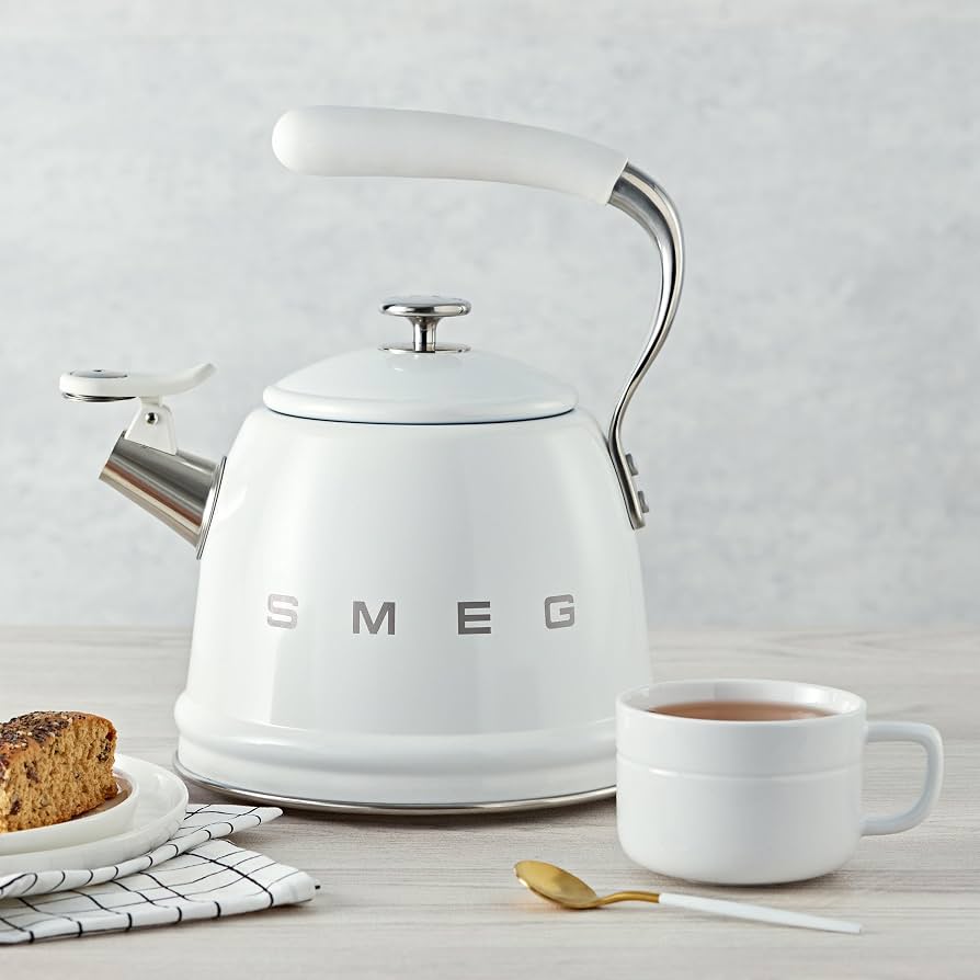 SMEG Retro Stovetop Whistling Kettle – 2.4Q | White