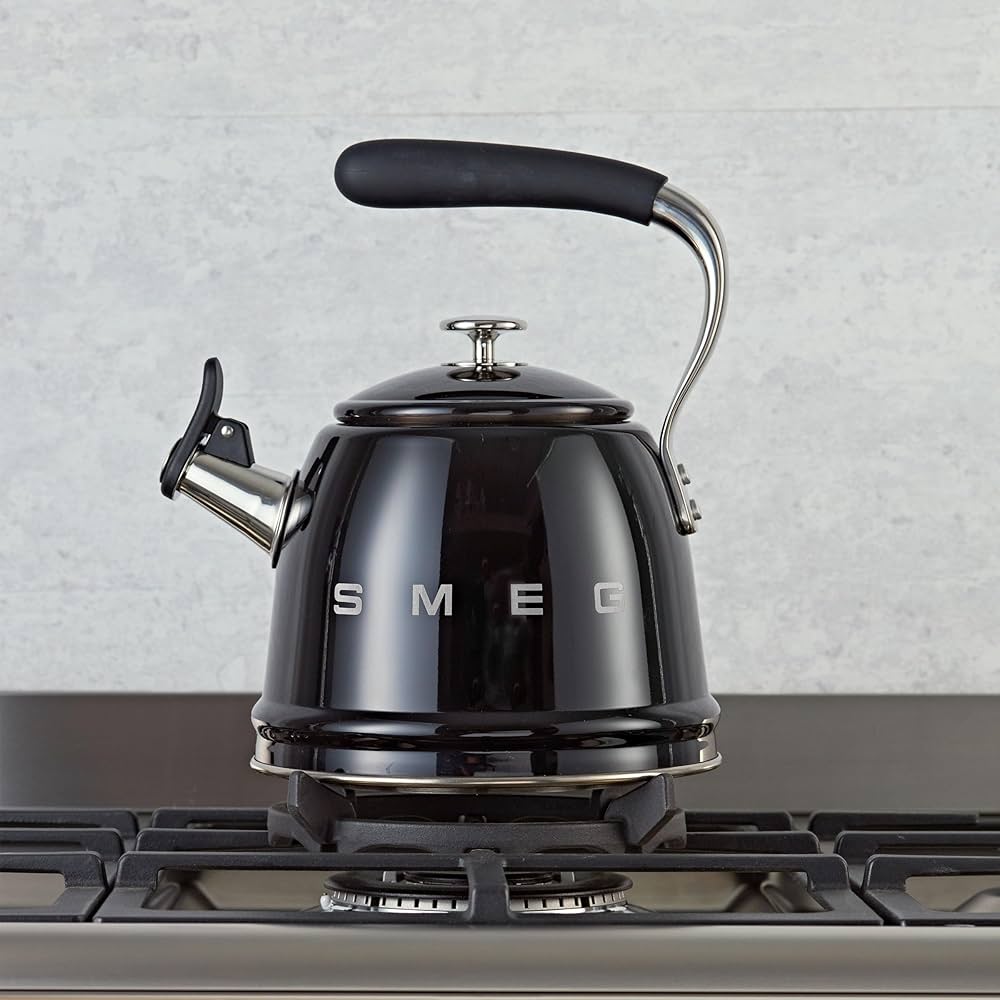 SMEG Retro Stovetop Whistling Kettle – 2.4Q | Black