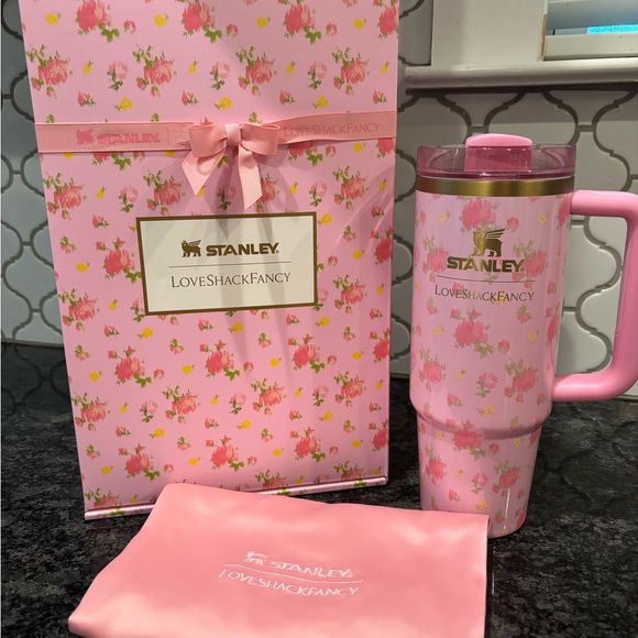 Stanley x LoveShackFancy 40oz Quencher H2.0 FlowState Tumbler | Rosa Beaux Pink