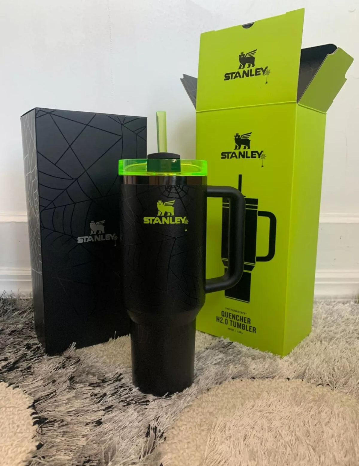 Stanley Halloween Web Glow Quencher H2.0 FlowState Tumbler 40oz Glow In The Dark Limited Edition