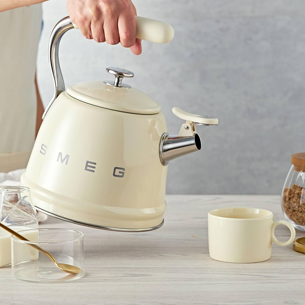 SMEG Retro Stovetop Whistling Kettle – 2.4Q | Cream
