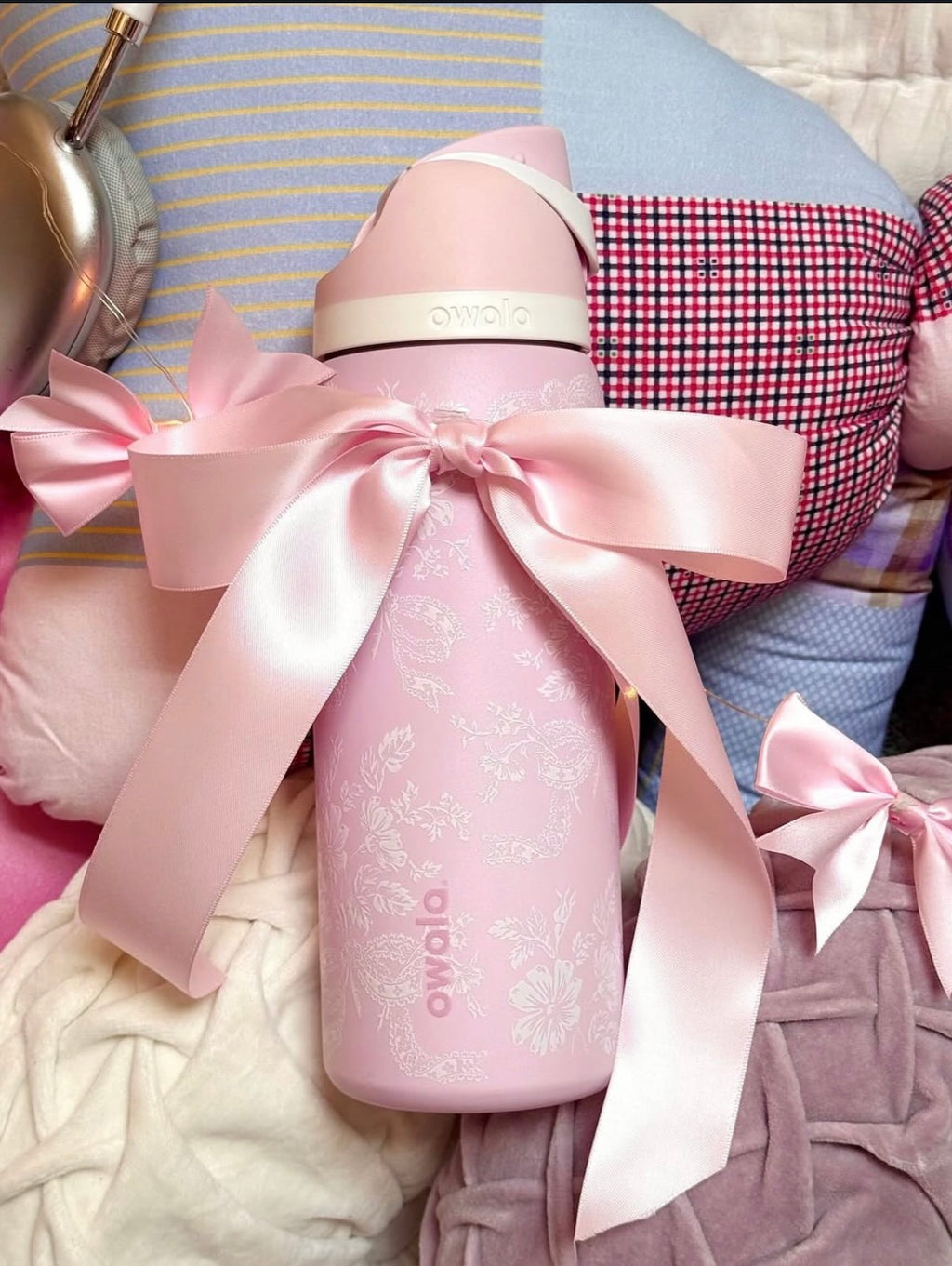 Owala FreeSip 32oz Insulated Stainless Steel Water Bottle – Urban Outfitters Exclusive Pink Ribbon
