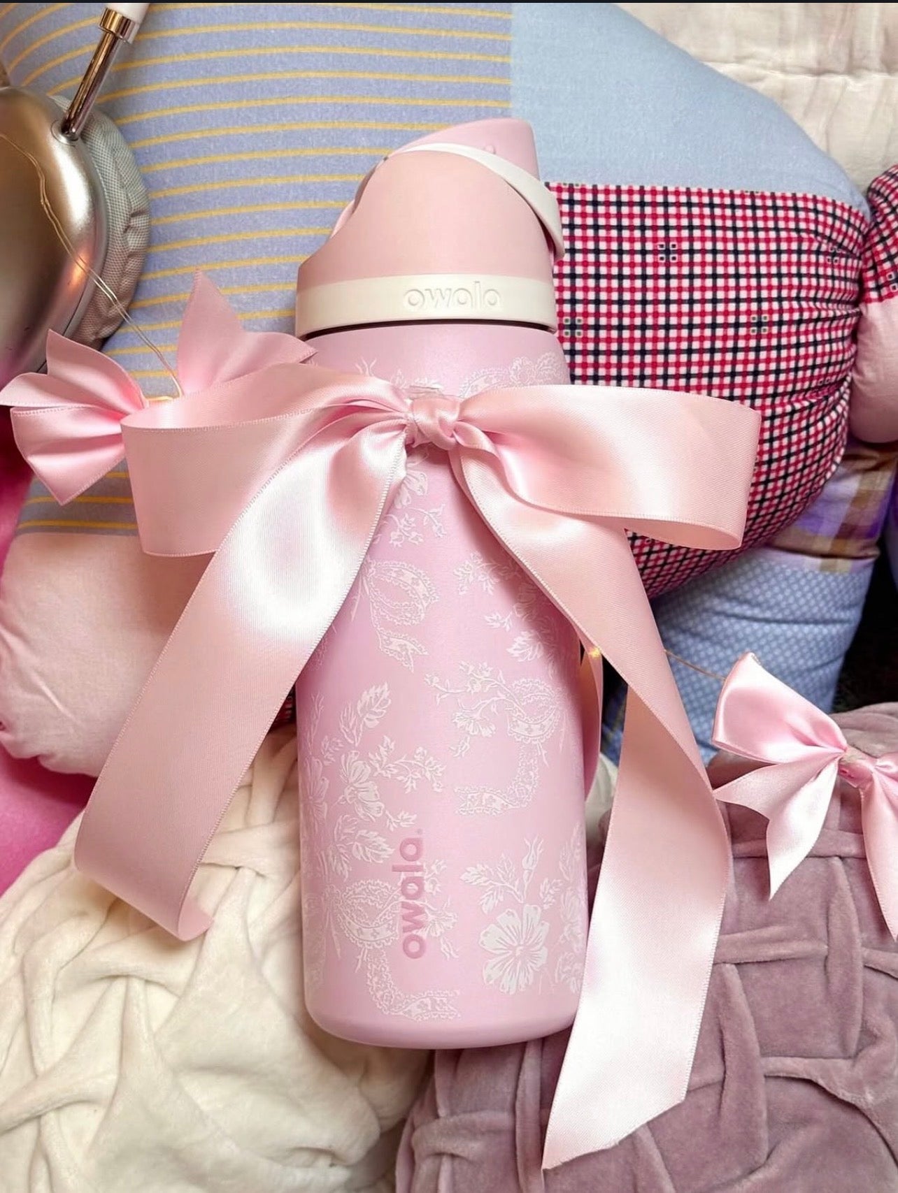 Owala FreeSip 32oz Insulated Stainless Steel Water Bottle – Urban Outfitters Exclusive Pink Ribbon