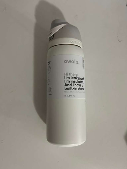 Owala FreeSip 32oz (945ml) Insulated Stainless Steel Water Bottle – Shy Marshmallow White