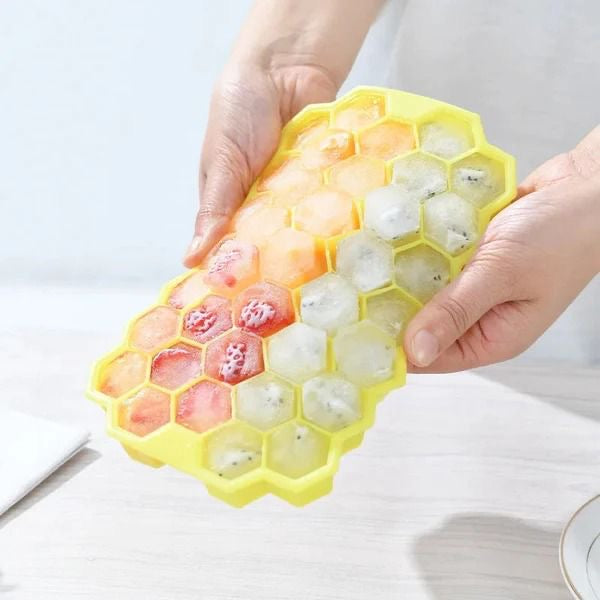 Honeycomb Silicone Ice Cube Tray – Flexible 37-Grid Hexagon Mold with Removable Lid