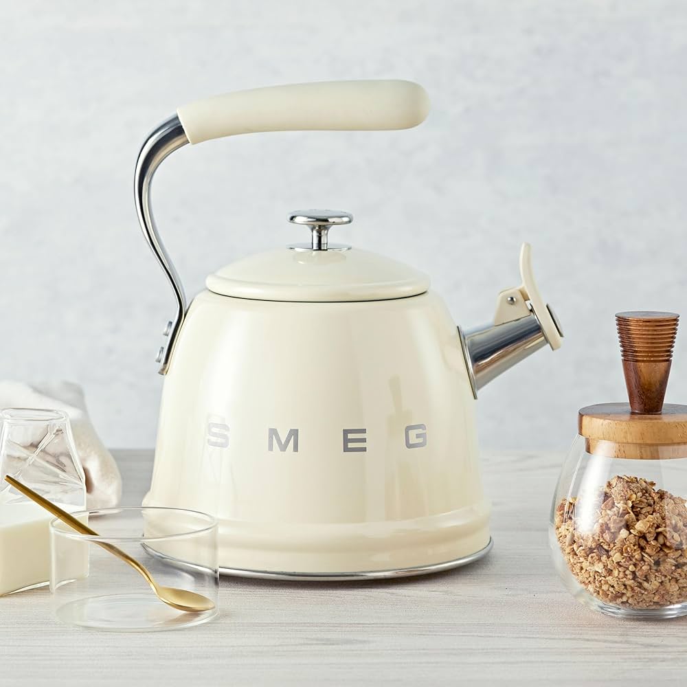 SMEG Retro Stovetop Whistling Kettle – 2.4Q | Cream